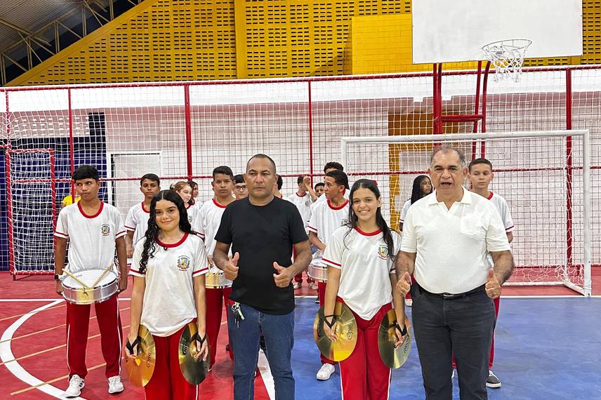 Comunidade celebra entrega da reforma do Ginásio Poliesportivo em Pau D'Arco do PI Comunidade celebra entrega da reforma do Ginásio Poliesportivo em Pau D'Arco do PI