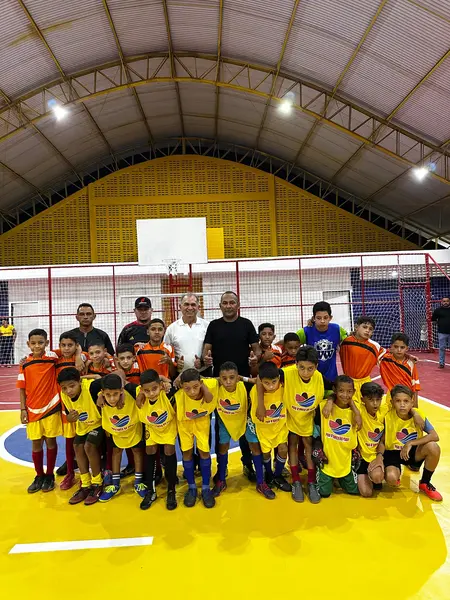 Comunidade celebra entrega da reforma do Ginásio Poliesportivo em Pau D'Arco do PI