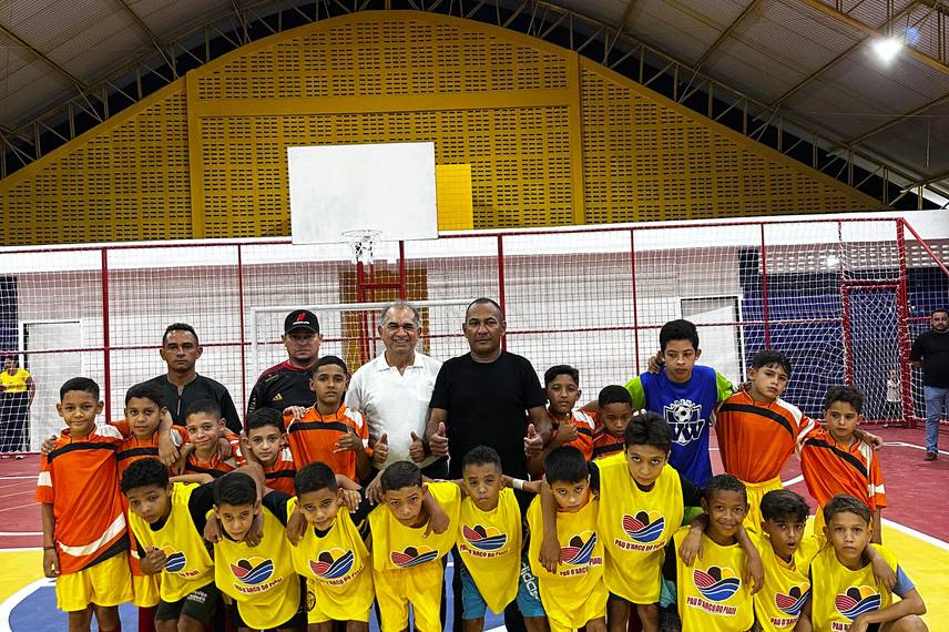 Comunidade celebra entrega da reforma do Ginásio Poliesportivo em Pau D'Arco do PI Comunidade celebra entrega da reforma do Ginásio Poliesportivo em Pau D'Arco do PI