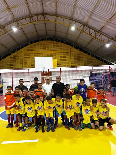 Comunidade celebra entrega da reforma do Ginásio Poliesportivo em Pau D'Arco do PI