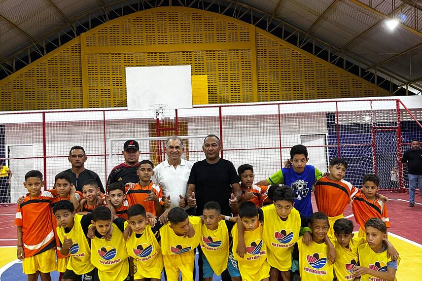 Comunidade celebra entrega da reforma do Ginásio Poliesportivo em Pau D'Arco do PI Comunidade celebra entrega da reforma do Ginásio Poliesportivo em Pau D'Arco do PI