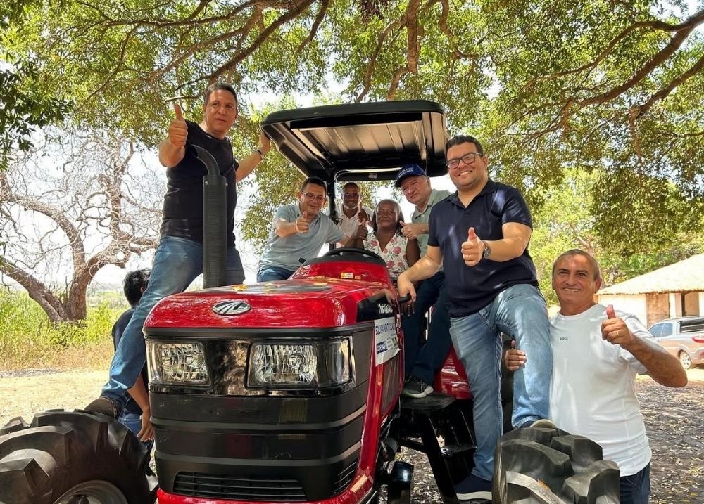 Comunidade de Passagem Franca recebe trator para fortalecer a produção agrícola