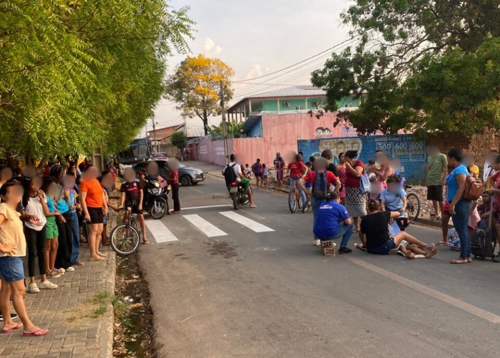 Criança é atropelada em frente a escola em Teresina; moradores denunciam descaso