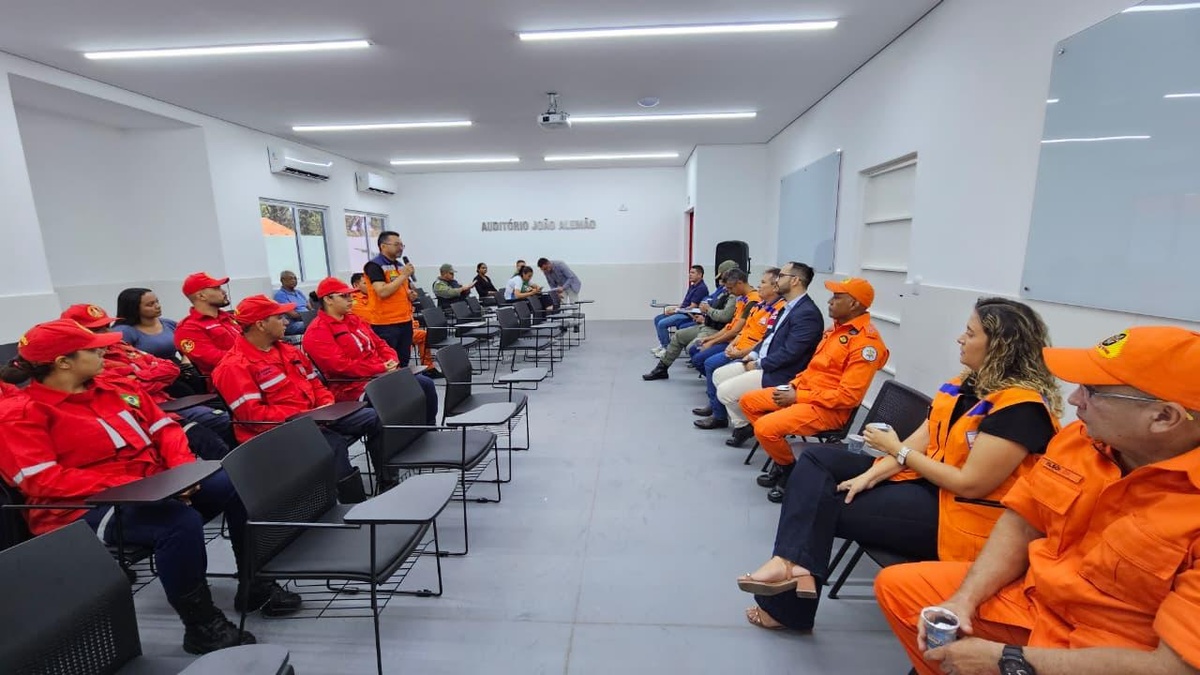 Defesa Civil entrega certificados a voluntários capacitados em Esperantina