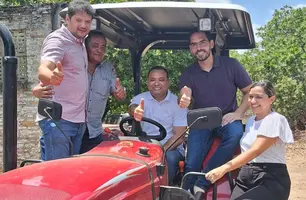 Deputados reforçam base em Beneditinos com entrega de trator a comunidade rural (Foto: Reprodução/Redes sociais)