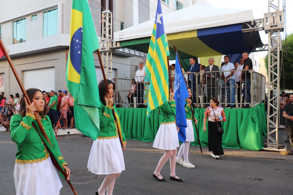 Desfile Cívico de 7 de Setembro reúne multidão em São Raimundo Nonato