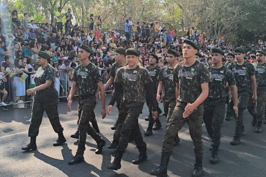 Desfile de 7 de Setembro reúne mais de 50 instituições e leva multidão a Teresina Desfile de 7 de Setembro reúne mais de 50 instituições e leva multidão a Teresina