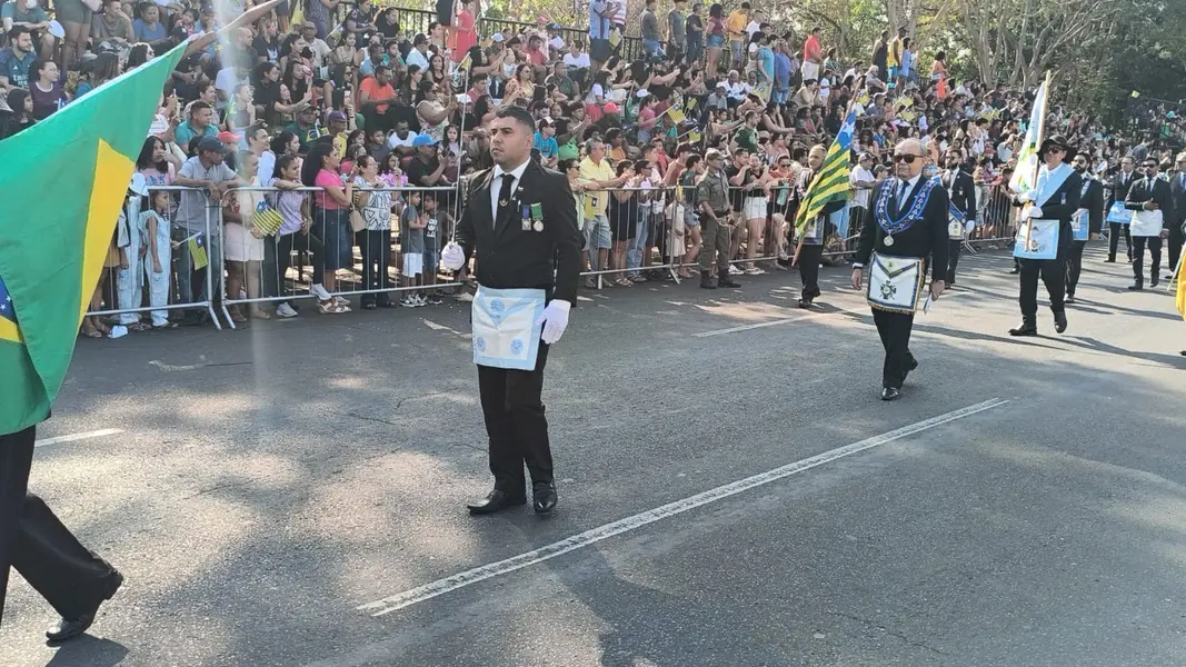 Desfile de 7 de Setembro reúne mais de 50 instituições e leva multidão a Teresina