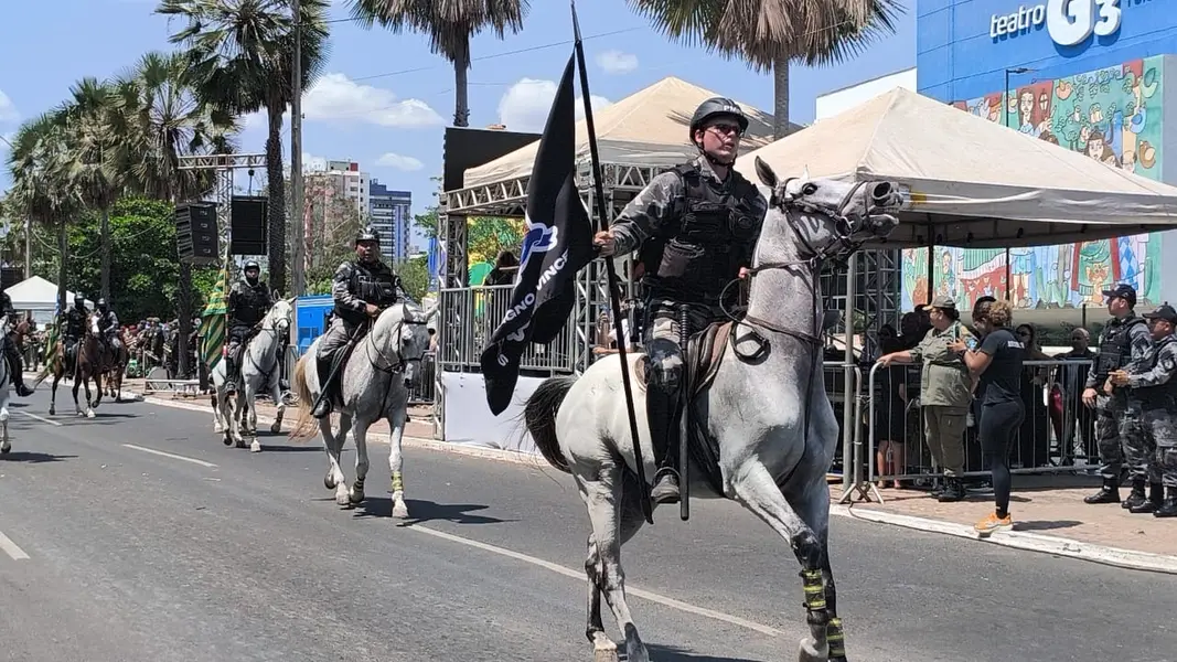 Desfile de 7 de Setembro reúne mais de 50 instituições e leva multidão a Teresina