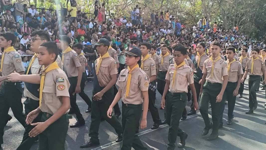 Desfile de 7 de Setembro reúne mais de 50 instituições e leva multidão a Teresina
