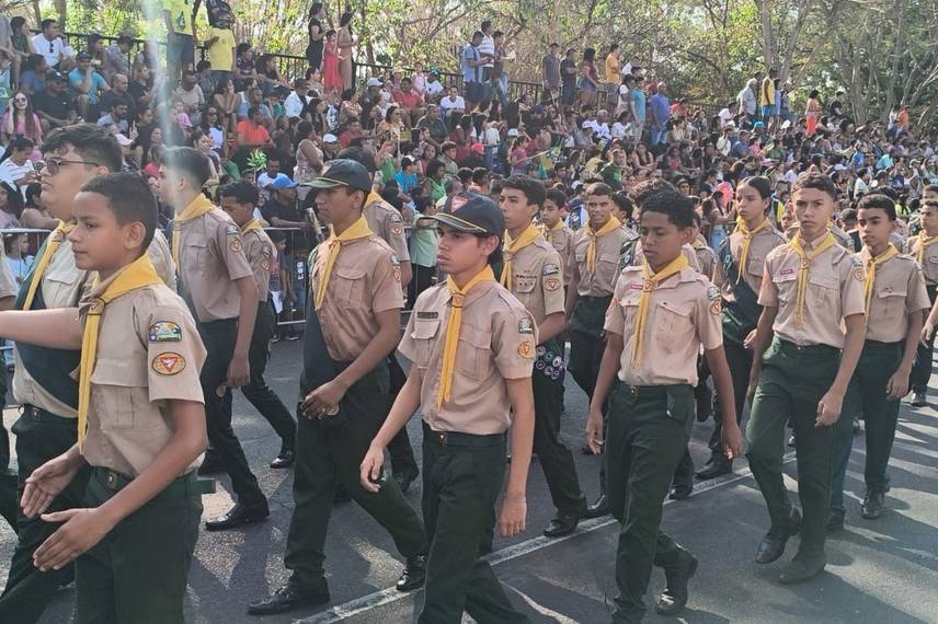 Desfile de 7 de Setembro reúne mais de 50 instituições e leva multidão a Teresina Desfile de 7 de Setembro reúne mais de 50 instituições e leva multidão a Teresina