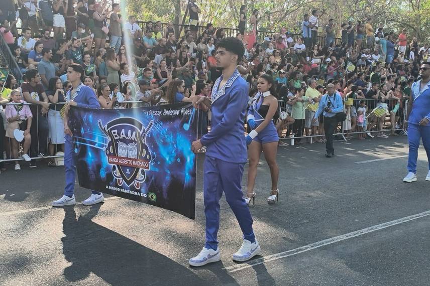 Desfile de 7 de Setembro reúne mais de 50 instituições e leva multidão a Teresina Desfile de 7 de Setembro reúne mais de 50 instituições e leva multidão a Teresina