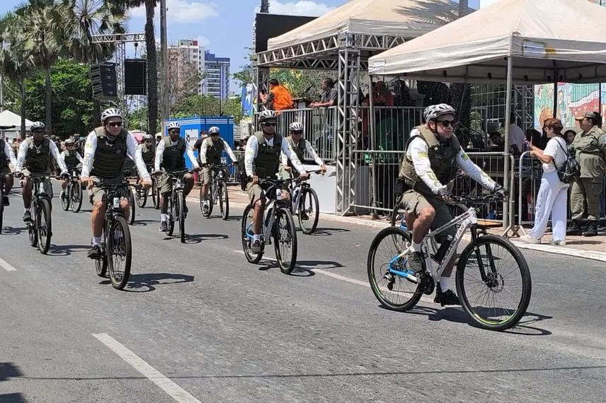 Desfile de 7 de Setembro reúne mais de 50 instituições e leva multidão a Teresina