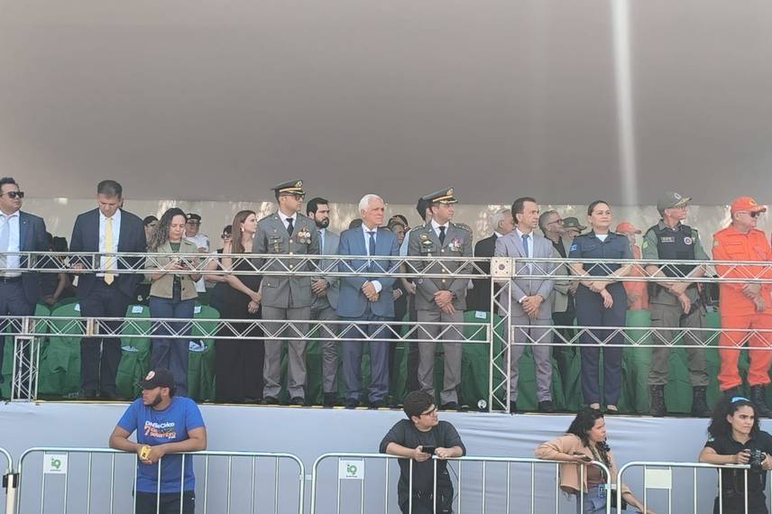 Desfile de 7 de Setembro reúne mais de 50 instituições e leva multidão a Teresina Desfile de 7 de Setembro reúne mais de 50 instituições e leva multidão a Teresina