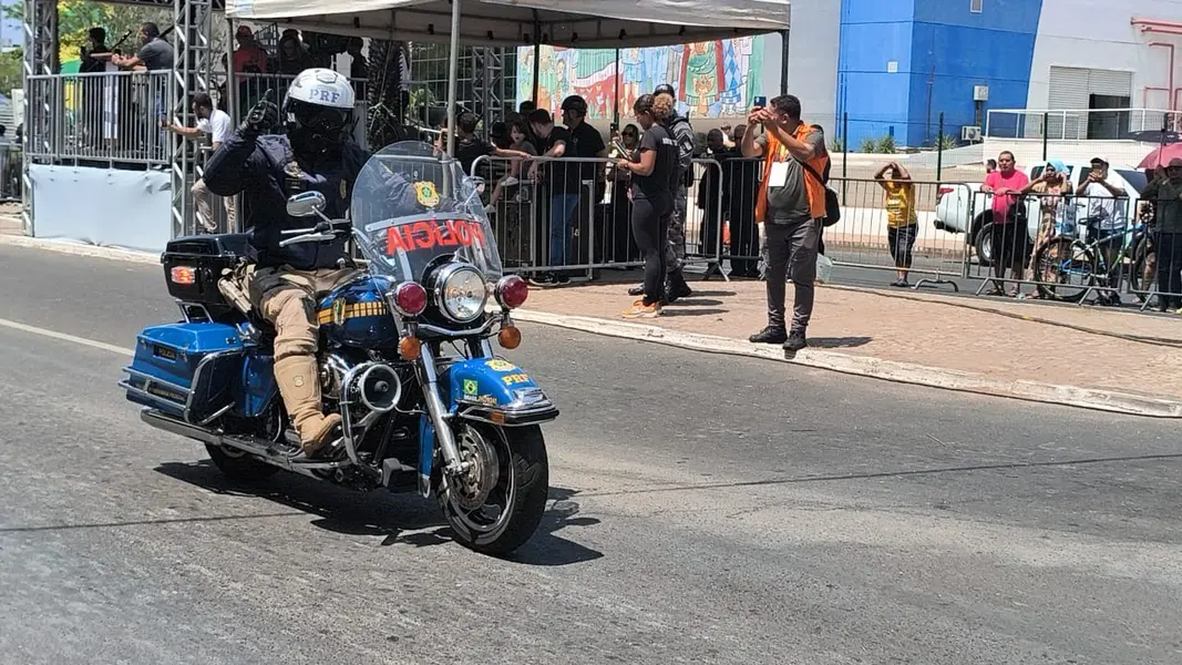 Desfile de 7 de Setembro reúne mais de 50 instituições e leva multidão a Teresina