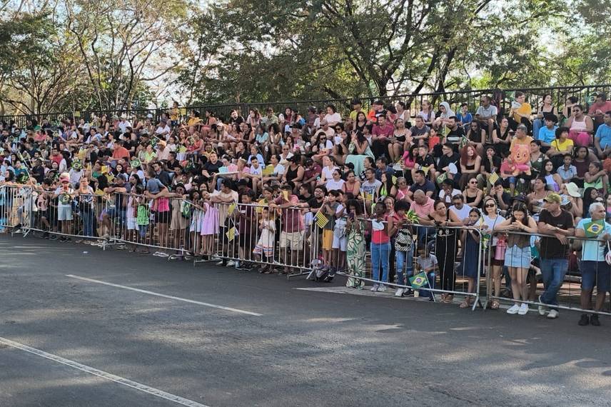 Desfile de 7 de Setembro reúne mais de 50 instituições e leva multidão a Teresina Desfile de 7 de Setembro reúne mais de 50 instituições e leva multidão a Teresina