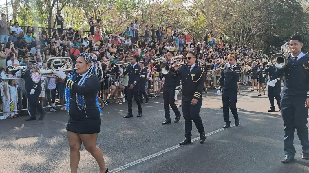 Desfile de 7 de Setembro reúne mais de 50 instituições e leva multidão a Teresina