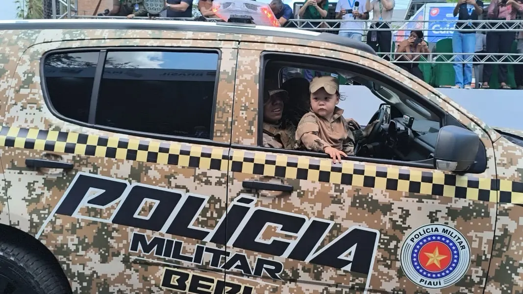 Desfile de 7 de Setembro reúne mais de 50 instituições e leva multidão a Teresina