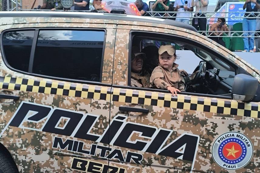 Desfile de 7 de Setembro reúne mais de 50 instituições e leva multidão a Teresina Desfile de 7 de Setembro reúne mais de 50 instituições e leva multidão a Teresina