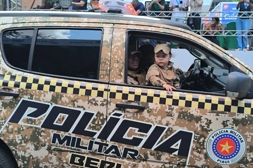 Desfile de 7 de Setembro reúne mais de 50 instituições e leva multidão a Teresina