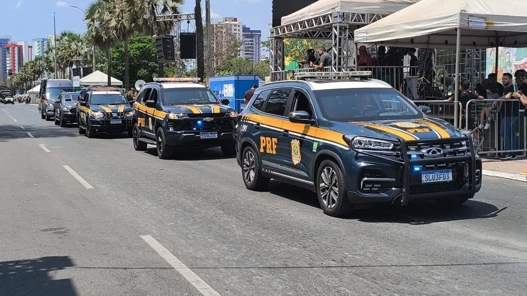 Desfile de 7 de Setembro reúne mais de 50 instituições e leva multidão a Teresina