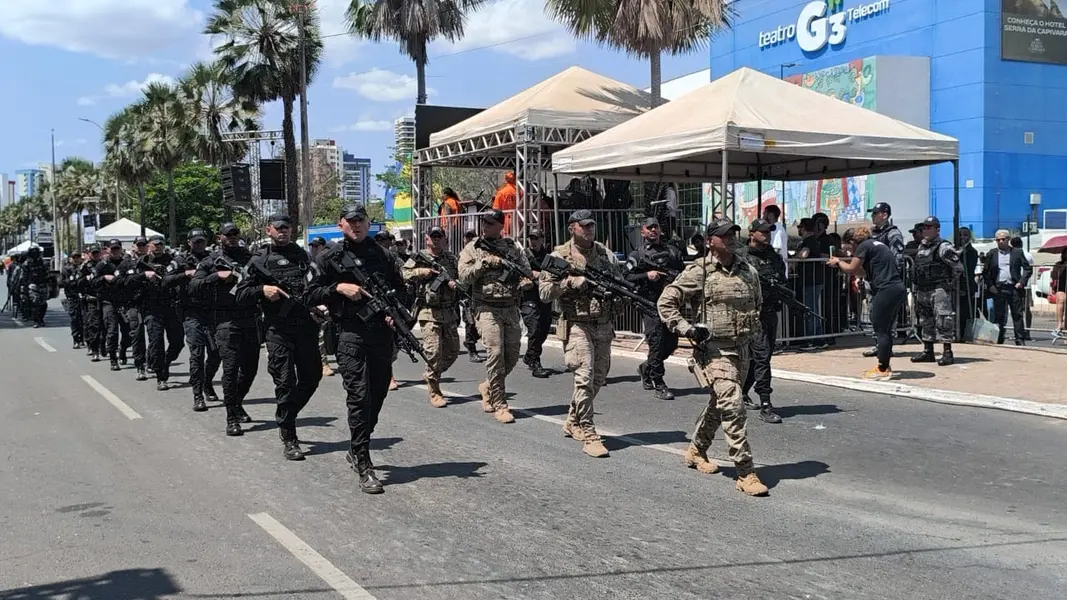 Desfile de 7 de Setembro reúne mais de 50 instituições e leva multidão a Teresina