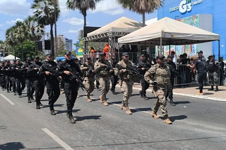 Desfile de 7 de Setembro reúne mais de 50 instituições e leva multidão a Teresina