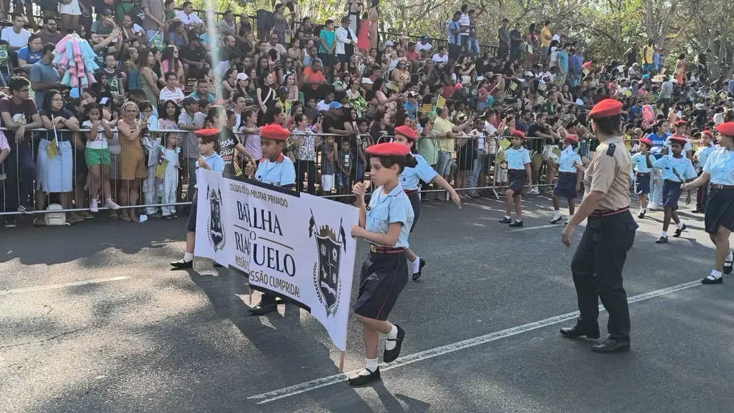 Desfile de 7 de Setembro reúne mais de 50 instituições e leva multidão a Teresina