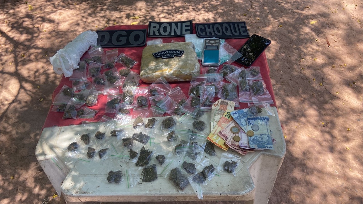 Dois homens são presos com drogas em ponto de venda a céu aberto em Teresina