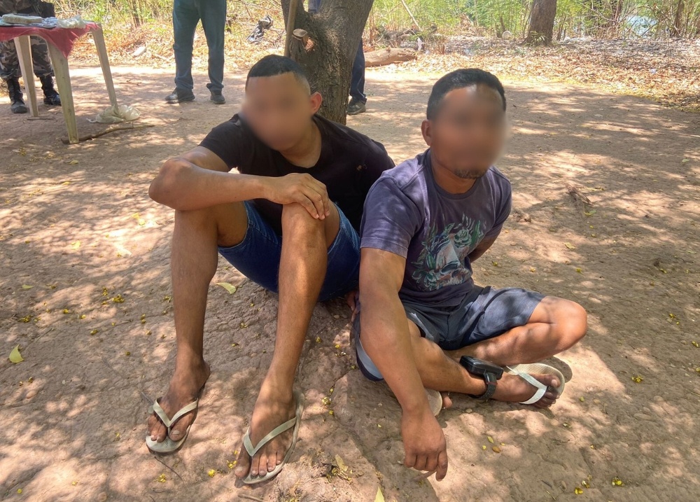 Dois homens são presos com drogas em ponto de venda a céu aberto em Teresina