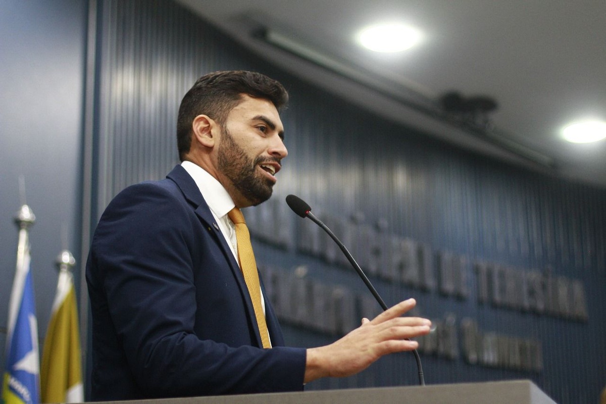 Draga Alana homenageia UESPI e reforça compromisso com melhorias na instituição