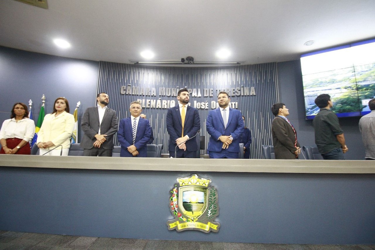 Draga Alana homenageia UESPI e reforça compromisso com melhorias na instituição