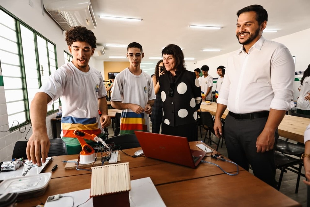 Em visita ao Piauí, pesquisadora Dora Kaufman elogia modelo de ensino de Inteligência Artificial implementado nas escolas estaduais