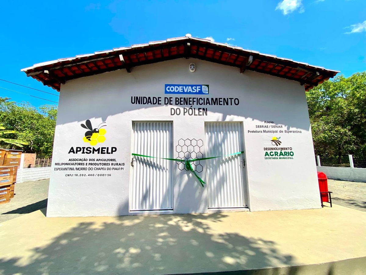 Esperantina inaugura Casa do Mel e entrega equipamentos a apicultores locais