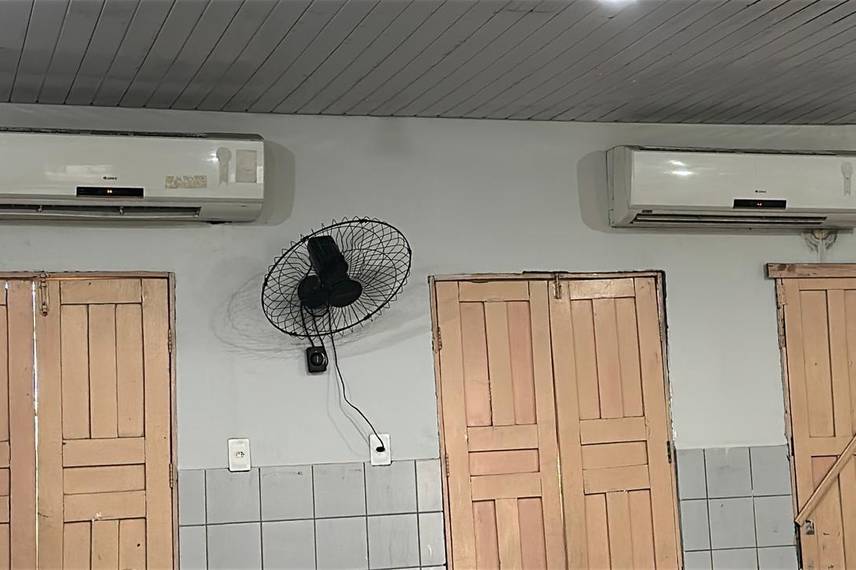 *Falta de ar-condicionado afeta alunos da Escola Simões Filho, em Teresina* *Falta de ar-condicionado afeta alunos da Escola Simões Filho, em Teresina*