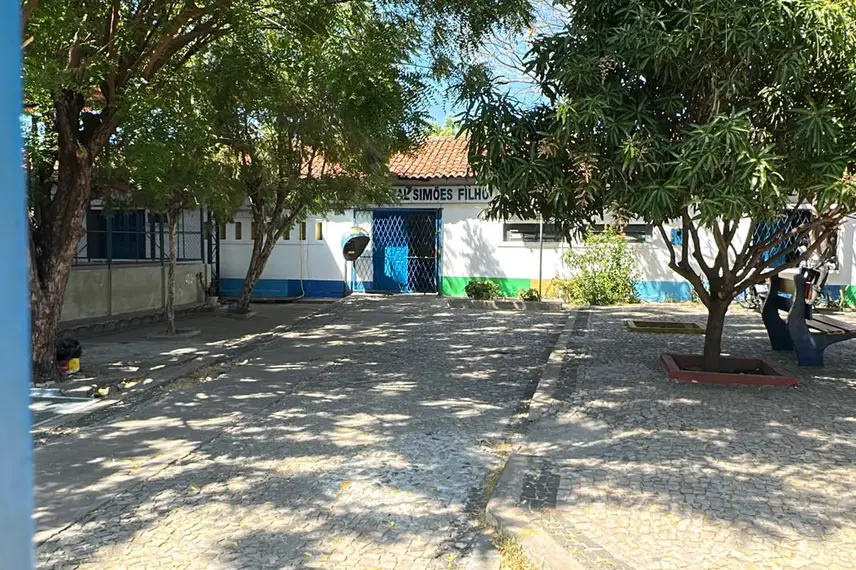*Falta de ar-condicionado afeta alunos da Escola Simões Filho, em Teresina*