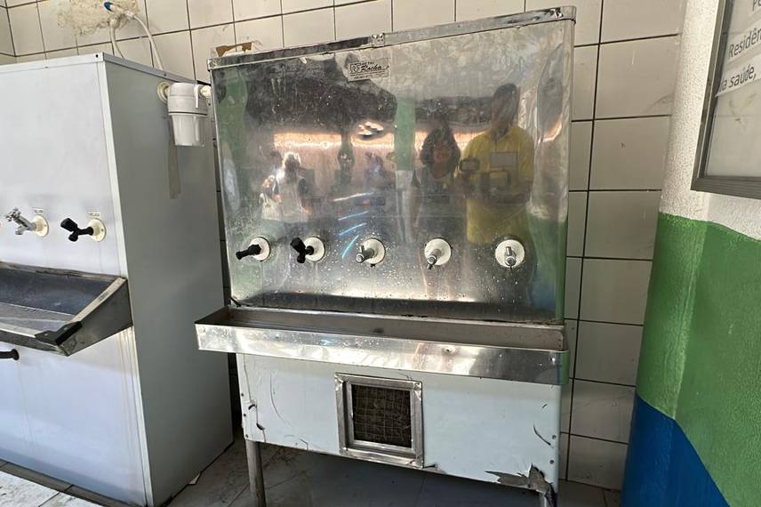 *Falta de ar-condicionado afeta alunos da Escola Simões Filho, em Teresina* *Falta de ar-condicionado afeta alunos da Escola Simões Filho, em Teresina*