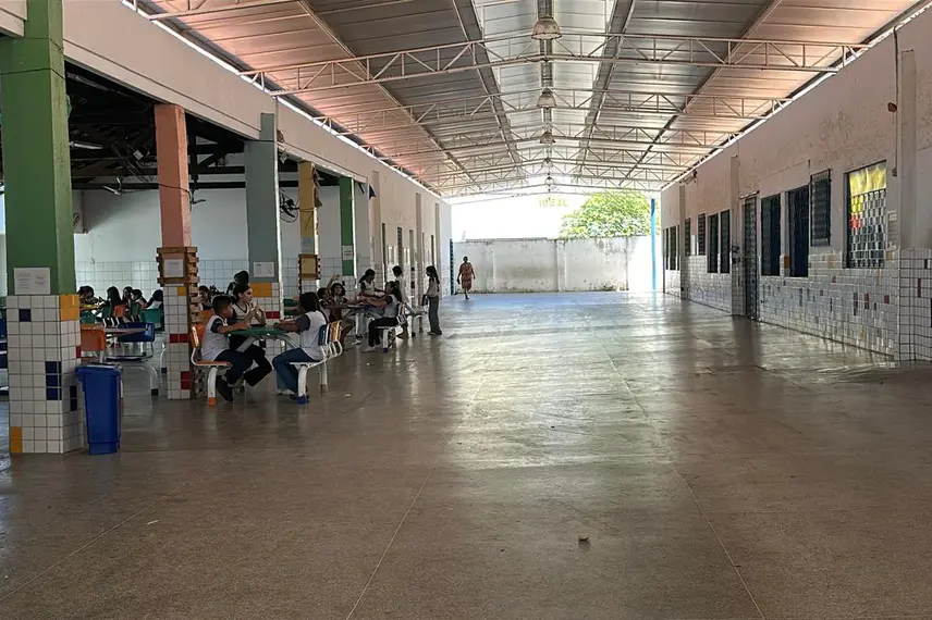 *Falta de ar-condicionado afeta alunos da Escola Simões Filho, em Teresina*