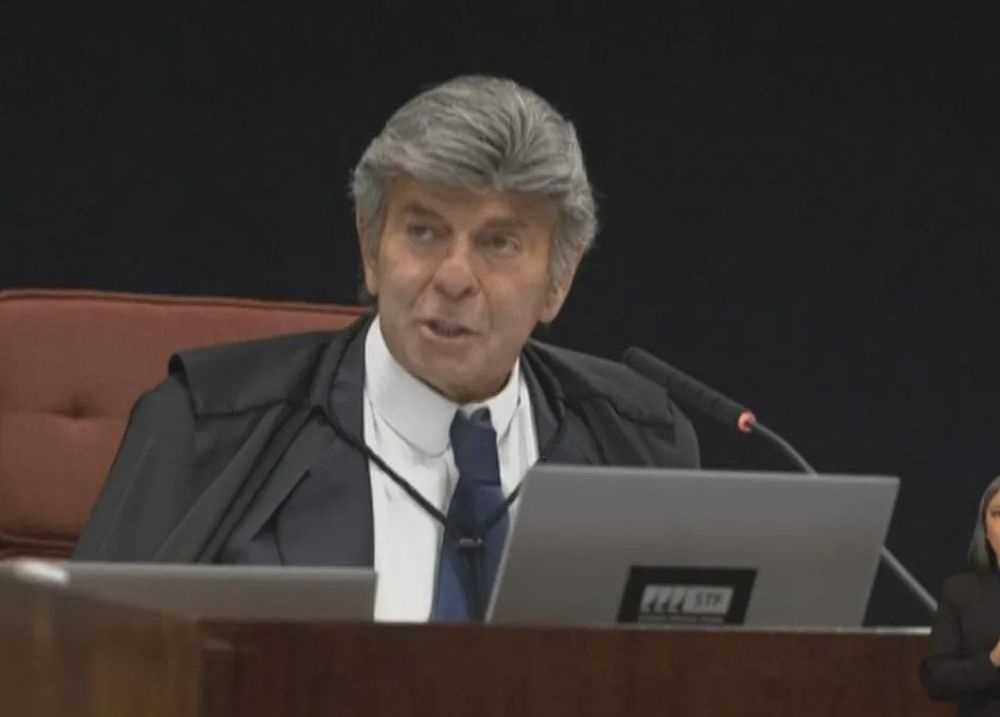 Fux fala de ‘incompetência absoluta’ do STF e vota para anular ação contra réus