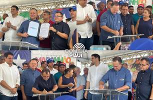 Governador Carlos Brandão anuncia obras e benefícios sociais em Parnarama (Foto: Conecta Piauí)