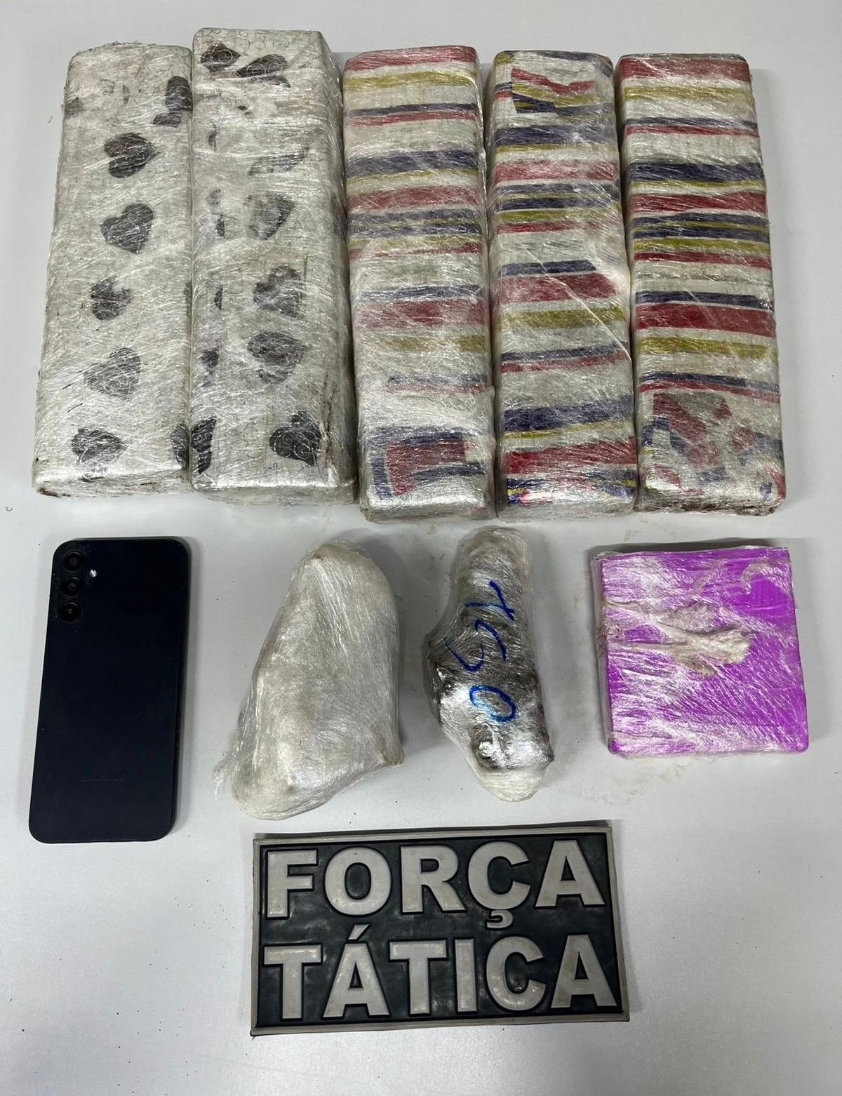 Homem é preso com cocaína e 'supermaconha' dentro de residência em Valença