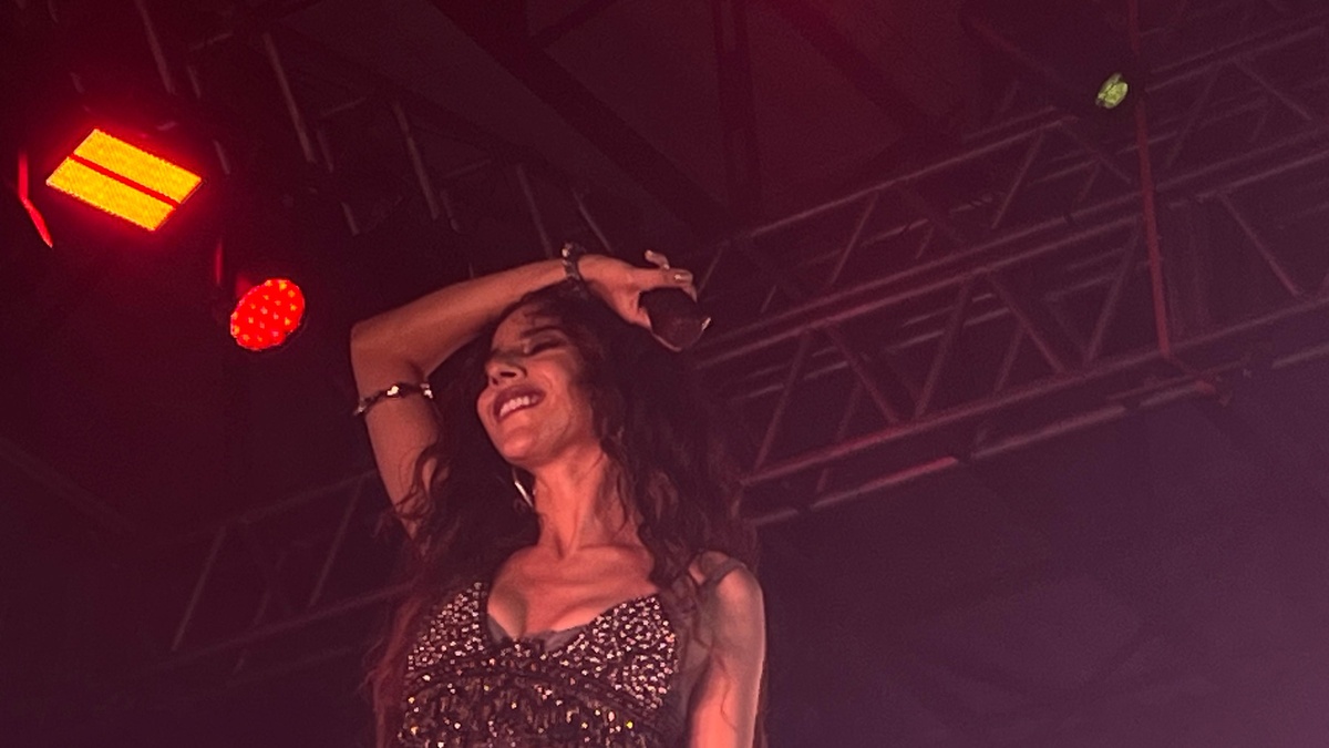 Marina Sena encanta público na primeira edição da Parada Day em Teresina