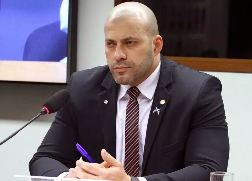 Moraes quer imagens para apurar visitas irregulares a Daniel Silveira