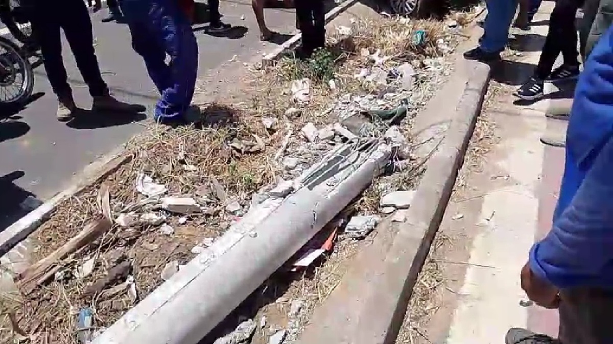 Motorista fica ferido após colidir carro contra poste na zona Sul de Teresina
