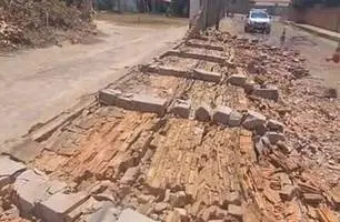 Muro de residência cai e mata criança de 5 anos em Matões (Foto: Elias Lacerda)