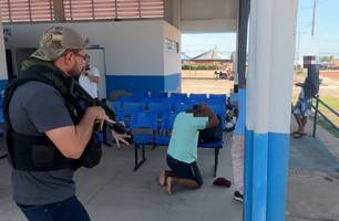 'Pai e filho do crime' são presos com drogas no terminal rodoviário de Altos (Foto: Divulgação/SSP)