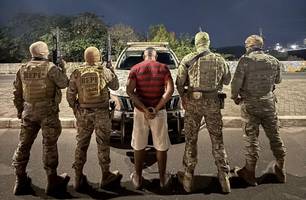 PM apreende drogas e arma de fogo em operação na zona Sudeste de Teresina (Foto: Divulgação/PMPI)