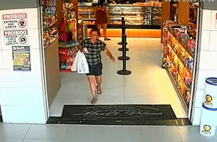 Polícia divulga imagens de suspeita de furtar cofre em Parnaíba (Foto: Reprodução/ Câmeras de Segurança)