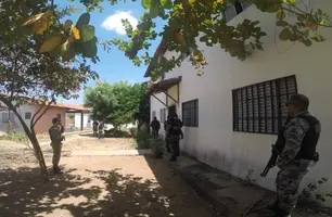 Polícia realiza varredura contra facção criminosa no Torquato Neto, em Teresina (Foto: Repórter 12/Conecta Piauí)