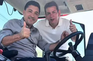 Prefeito de Massapê ganha trator agrícolas via emenda parlamentar de Castro Neto (Foto: Reprodução)